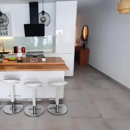 Seaview Adelfas Apartment *